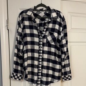 Market & Spruce Navy and White Plaid Women’s Shirt